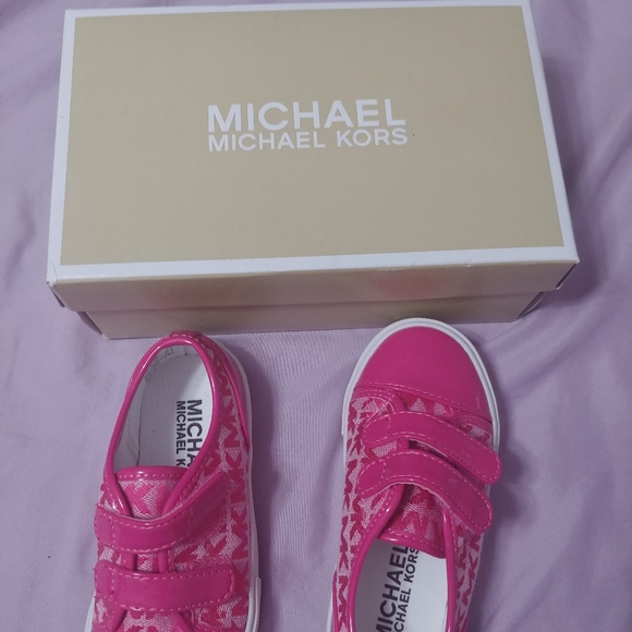 Sneakers - Picture 9 of 9